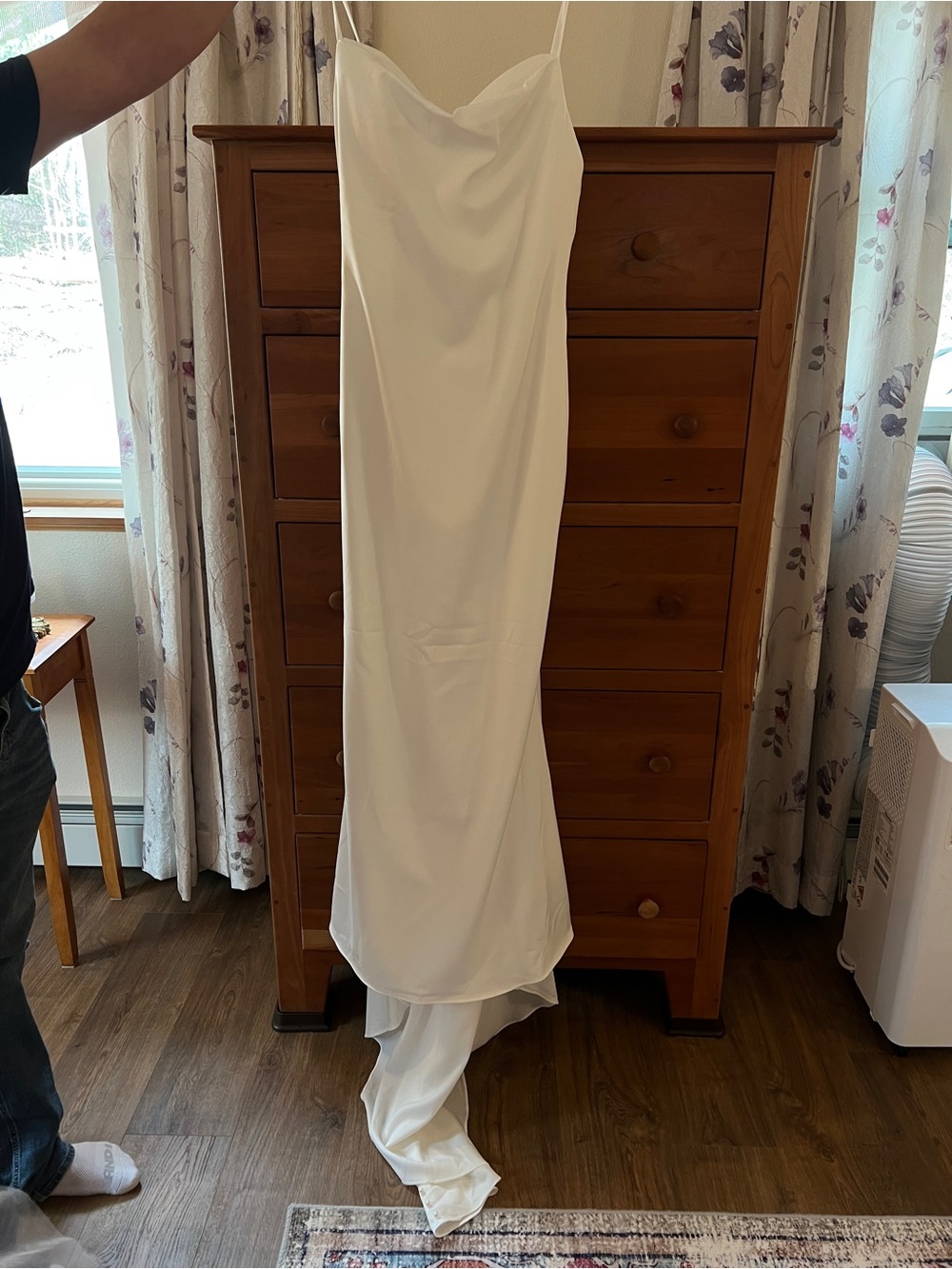 Elegant White Slip Slip Dress with Cowl Neck